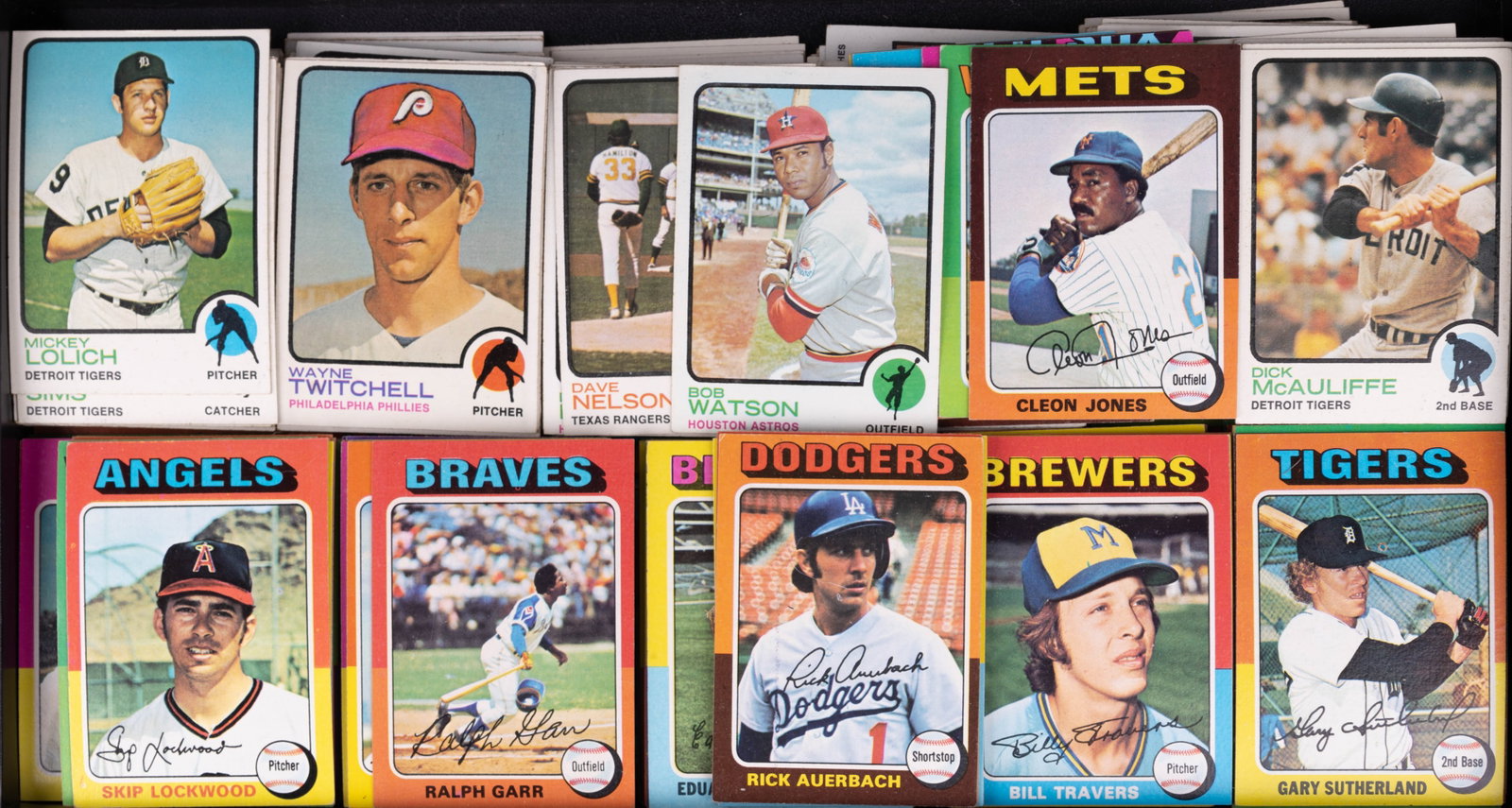 1970's Topps Baseball Trading Cards (330): 330 Topps baseball sports cards from the 1970s including teams Tigers, Brewers, Mets, Braves, Angels and more.