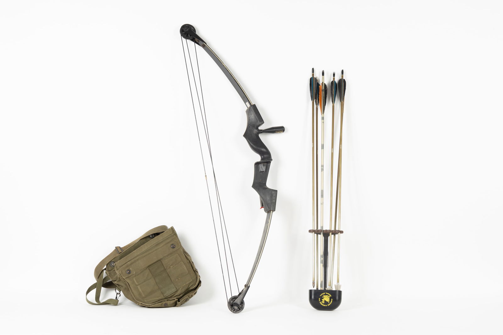 Indian Woodsman Compound Bow & Broad Tips: Indian Woodsman compound bow that has a peak weight of 50lbs and 30" draw. Includes 6 broad trips in quiver as well as a military type bag.