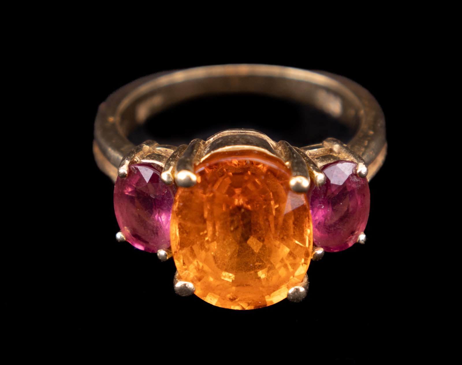 14K, Citrine & Garnet Ring: 14k gold ring with large central citrine with garnet on two sides. Total weight approx 7.9g. Size 7.5