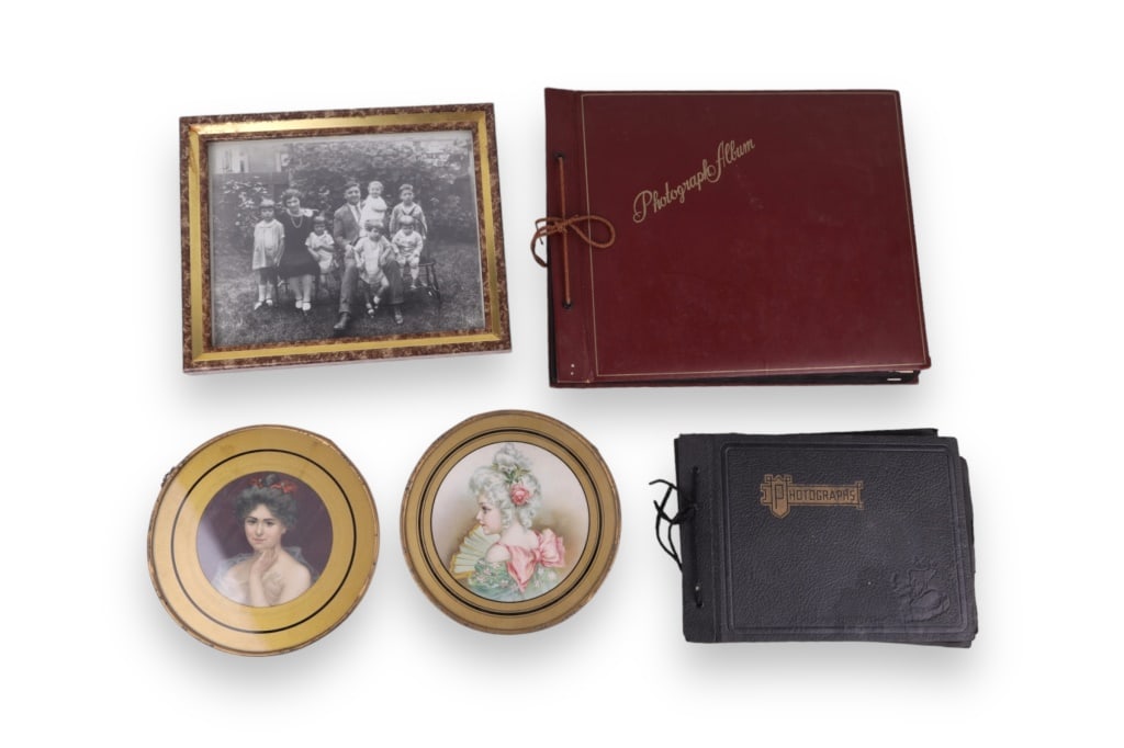 Vintage Photo Albums, Flue Covers & More (1 of 7)