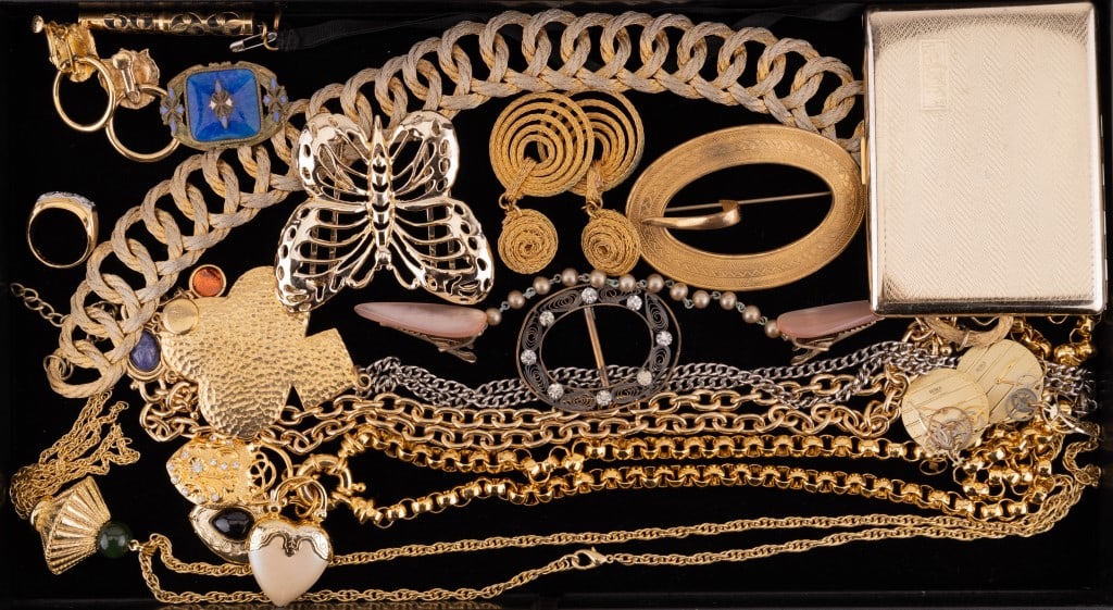 Vintage Cigarette Case & Jewelry (1 of 8)