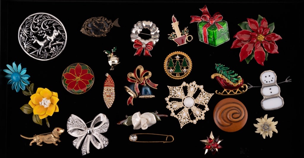 Holiday and Vintage Brooches (1 of 6)