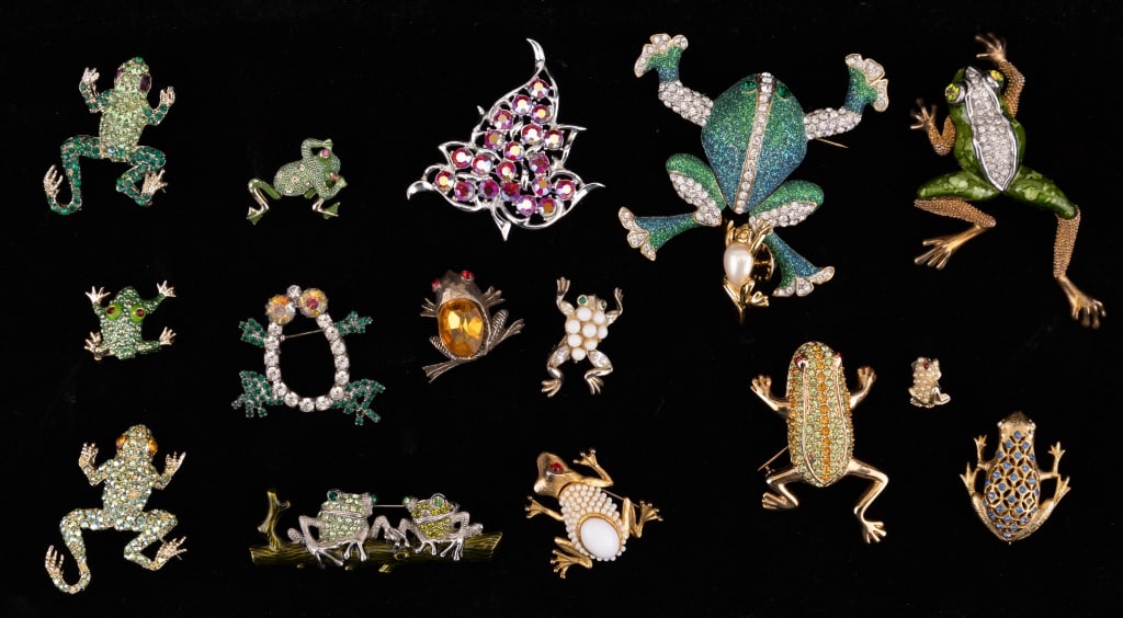 Frog, Duette and Vintage Brooches (1 of 7)