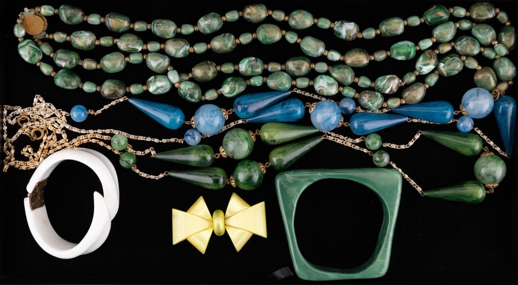 Lucite and Vintage Jewelry (1 of 8)