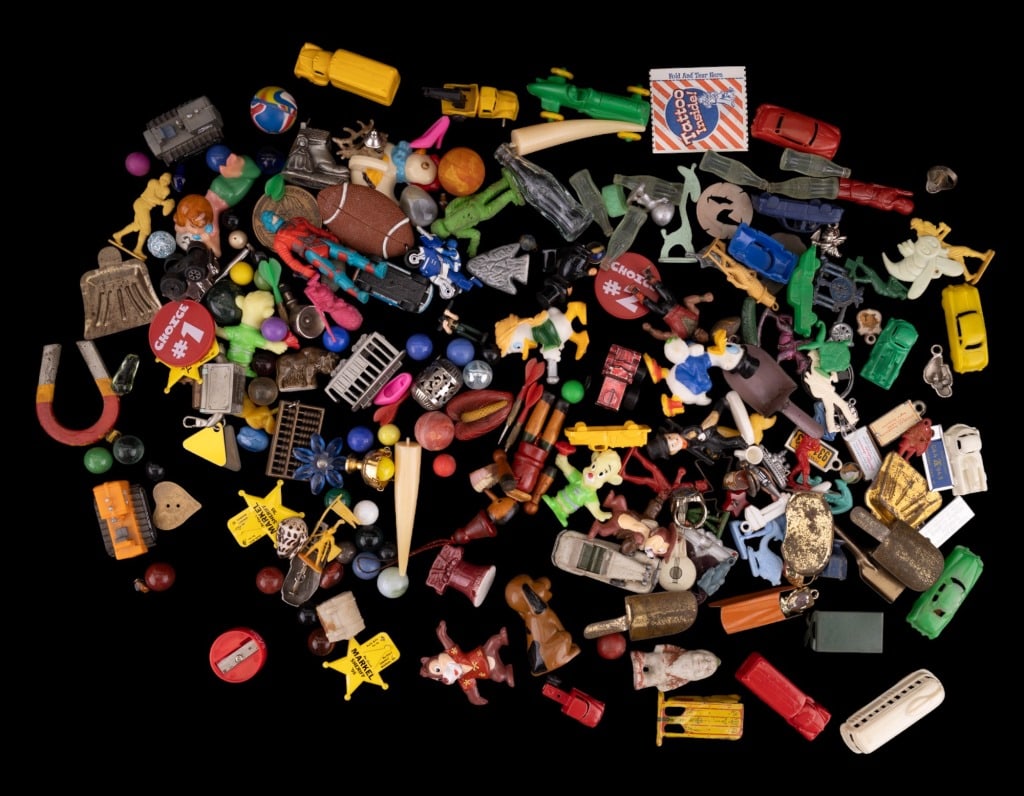 Vintage Cracker Jack & Gumball Premiums (1 of 8)