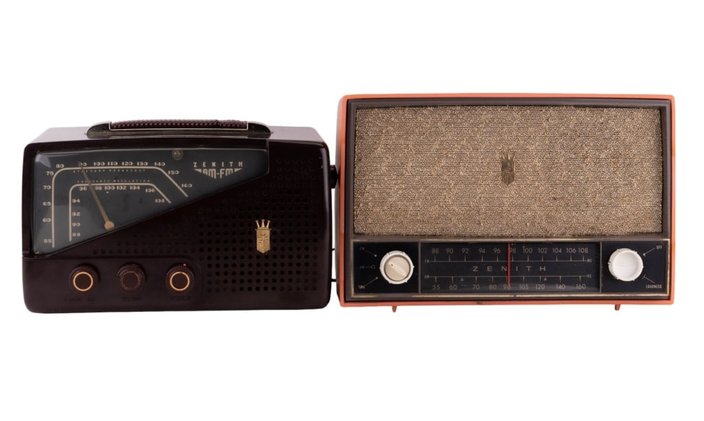 Two Vintage Zenith Radios (1 of 11)