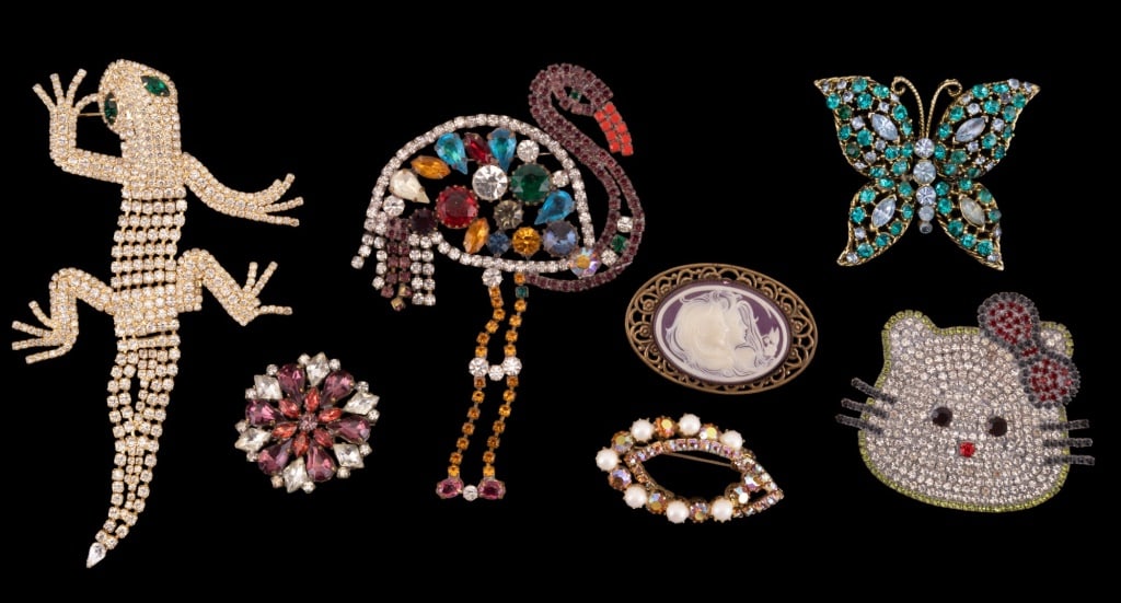 Statement & More Vintage Rhinestone Brooches: Seven vintage rhinestone brooches including a large articulated lizard (approx 6" drop), flamingo (approx 5" drop), Hello Kitty and others.