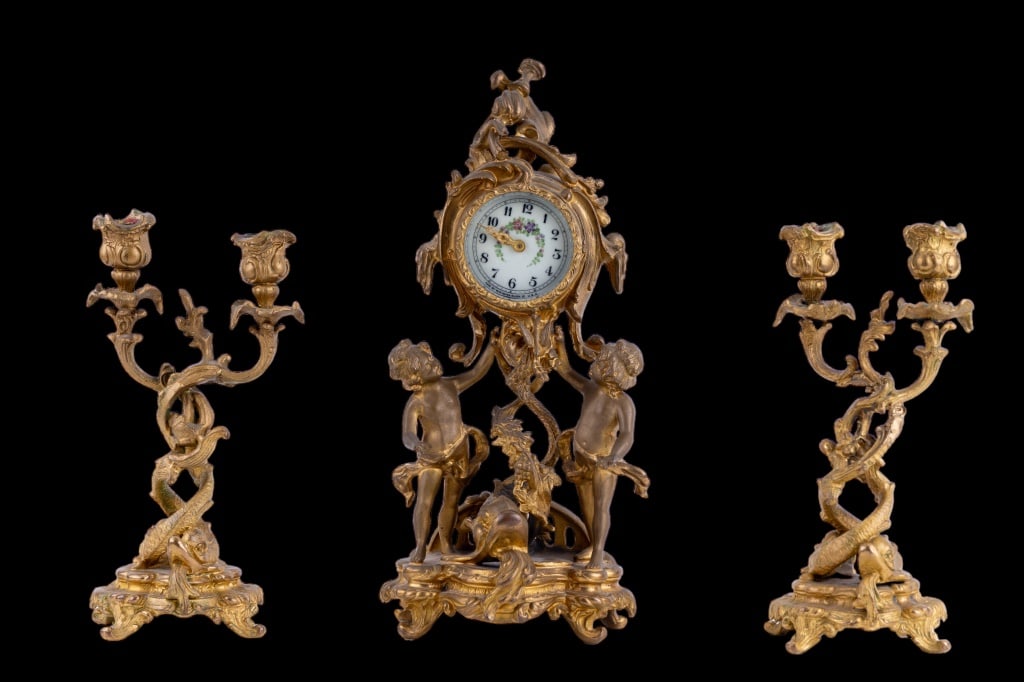 French Ormulu Metal & Porcelain Gilded Clock (1 of 8)