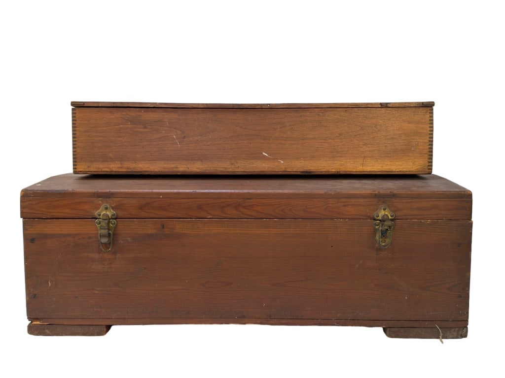 Antique Advertising Trunk (1 of 11)