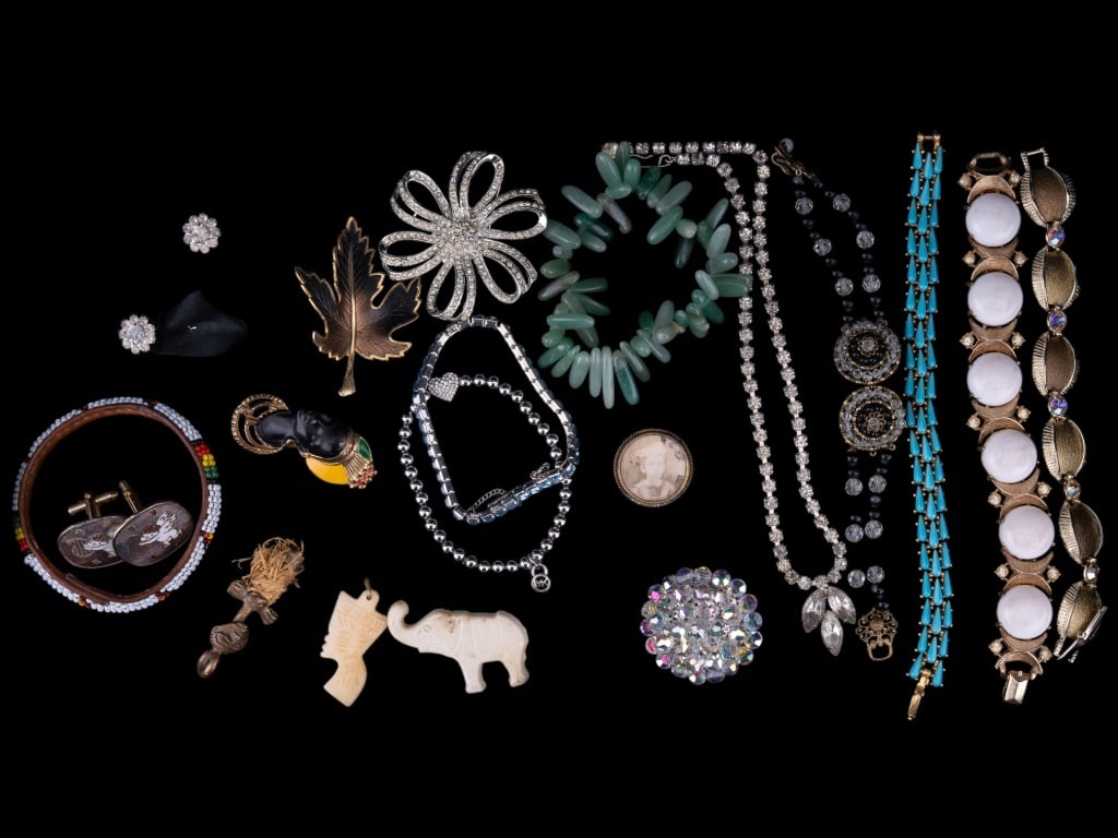 Vintage Estate Jewelry w/ Tribal Pendant (1 of 9)