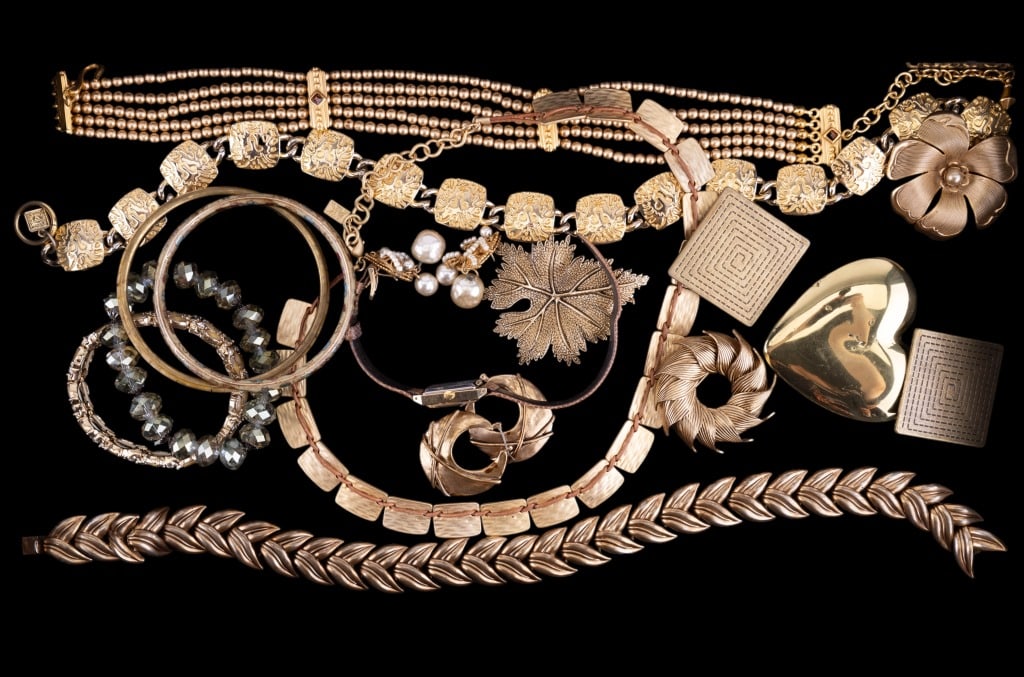 Trifari, Designer and Gold Tone Jewelry (1 of 8)