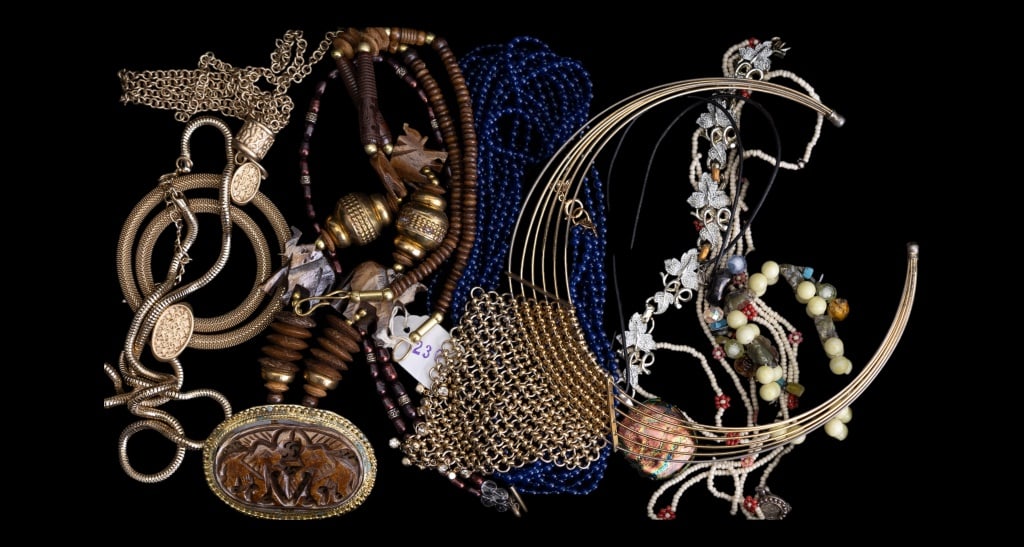 Vintage & More Costume Jewelry (1 of 8)