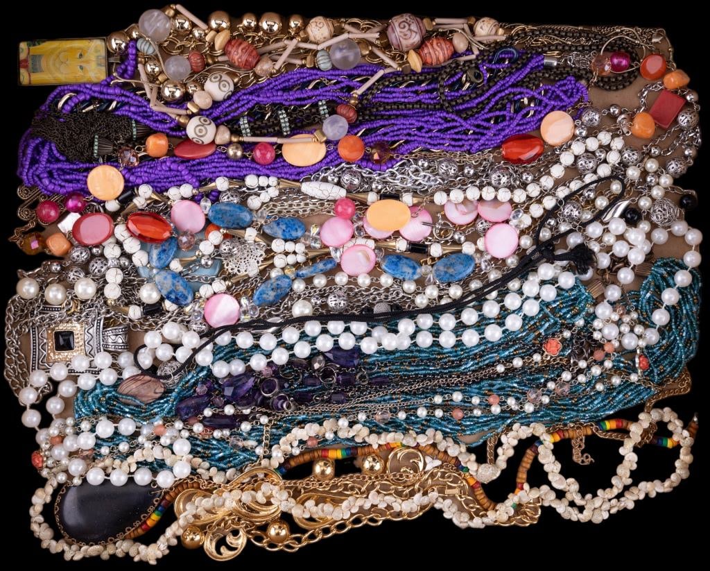 Large Lot Costume Jewelry Bracelets & Necklaces: Costume jewelry including approx 25+ necklaces and 25+ bracelets.