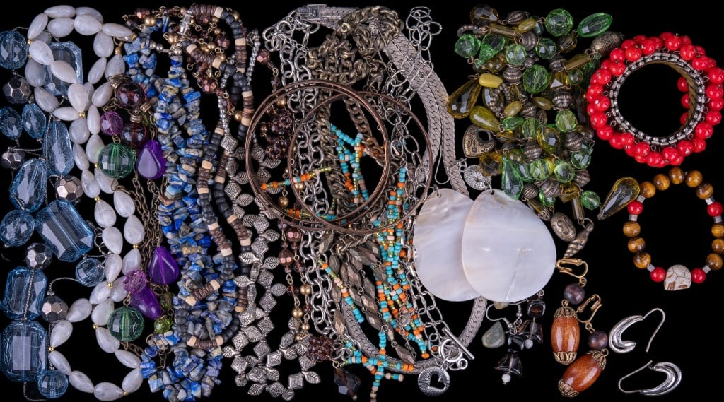 Costume Jewelry Lot: Lot of costume jewelry including beaded necklaces, silver tone, bracelets, earrings and more.