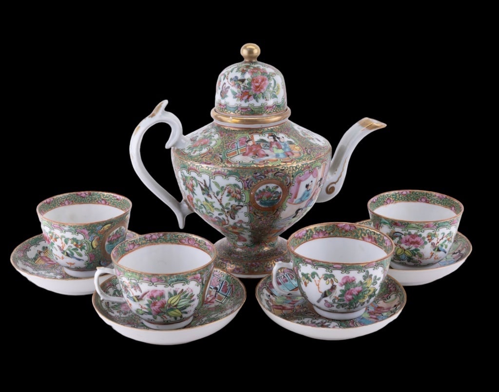 Chinese Rose Medallion Teapot, Cups, Saucers: Chinese rose medallion teapot with 4 cups and 4 saucers. Approx measurements: ?Teapot - 10" H ?Cups - 3" H x 3 3/4" Dia ?Saucers - 5 1/2" Dia