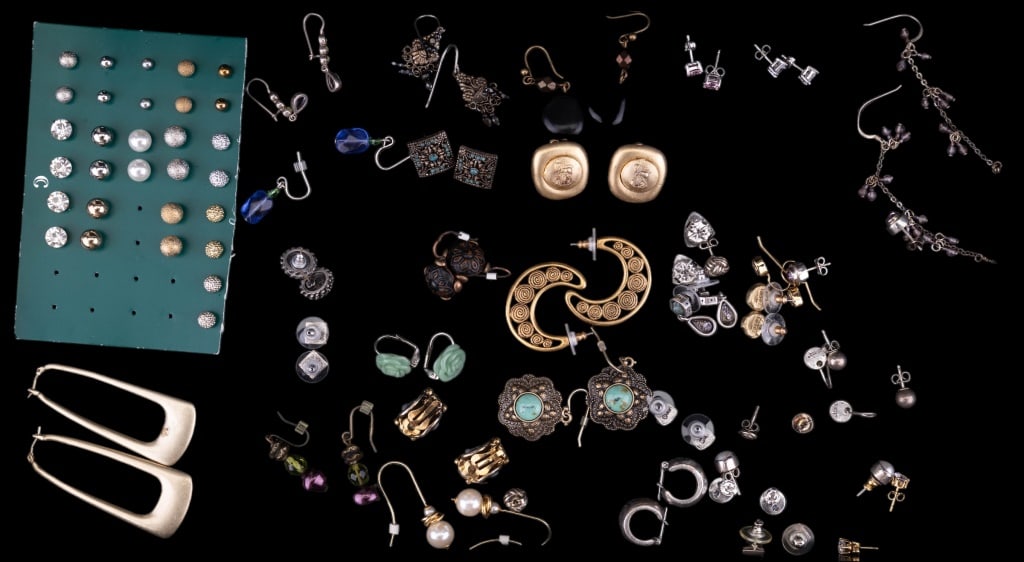 Costume Jewelry Earrings (50 sets): Lot of 50 sets of costume jewelry earrings, gold and silver tone, small and large.