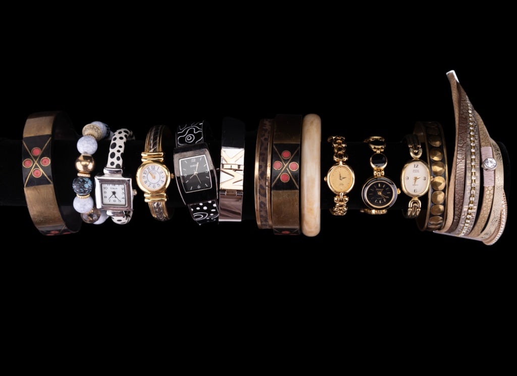 Ladies Watches & Bracelets: Watches including Chico's, Eikon, 2 Anne Klein, Seiko quartz, Vienna, Michael Kors, as well as bracelets and other items.