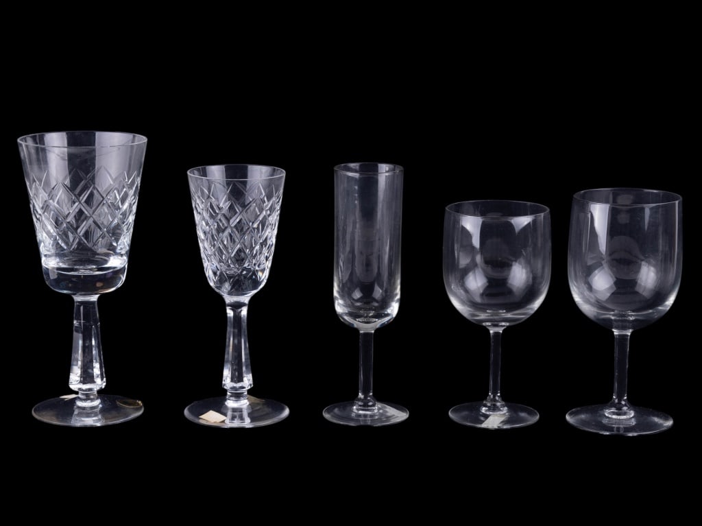La Rochere Glasses, Limerick Crystal: La Rochere handmade pieces including 6 wine glasses (6 ?? H), 6 smaller wineglasses (approx 6? H) and 6 cylindrical glasses (approx 7? H). Royal Limerick Crystal including 4 large glasses (approx. 8? 