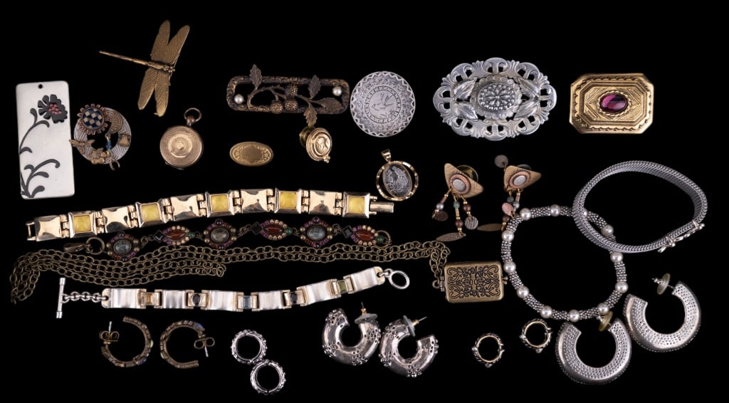 Mixed Jewelry with Semi Precious Stones: 23 piece mixed jewelry lot including brooches, earrings, bracelets, necklace and more. One silver tone bracelet has semi-precious stones including citrine, blue topaz, peridot and more.