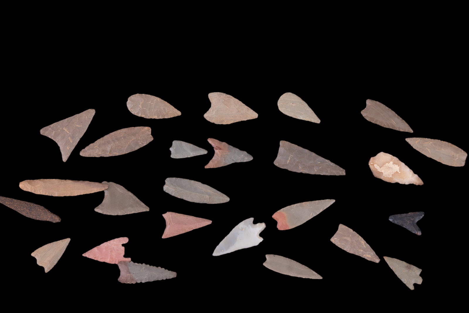 Neolithic Sahara Arrowheads from Niger (25): Neolithic Sahara jasper arrowheads (25) only found in one region of Niger. Note: two of the arrowheads are flint. Largest point approx 1 7/8" L. Approx 5,000 - 8,000 years old.