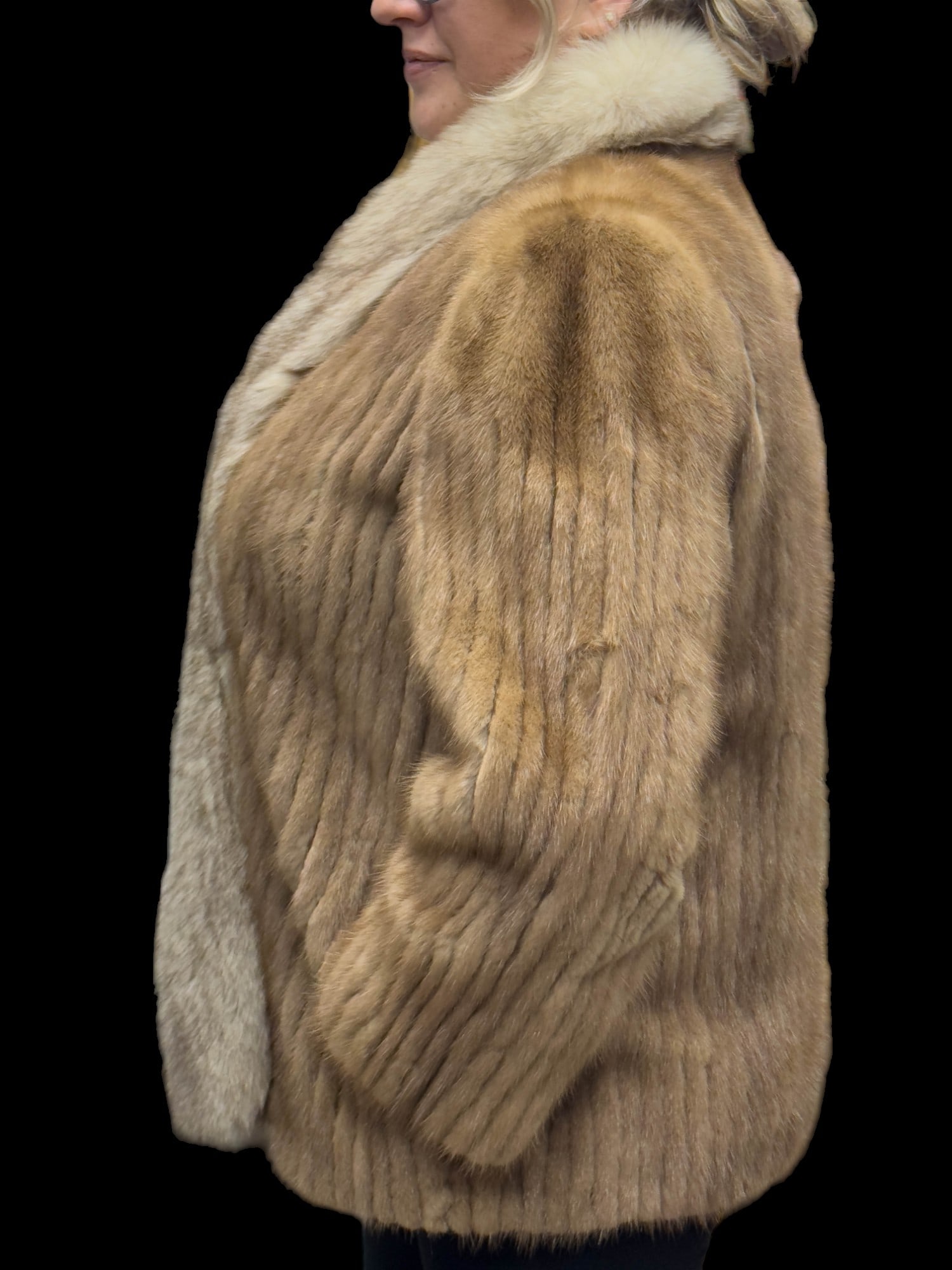 Brown Vintage Fur Coat: Brown fur coat with no tag. The lining has some discoloration and slight fabric detached on the arm pit silk lining. Measures approx 27" L, pit to pit approx 23 ", shoulder to wrist approx 22" L.