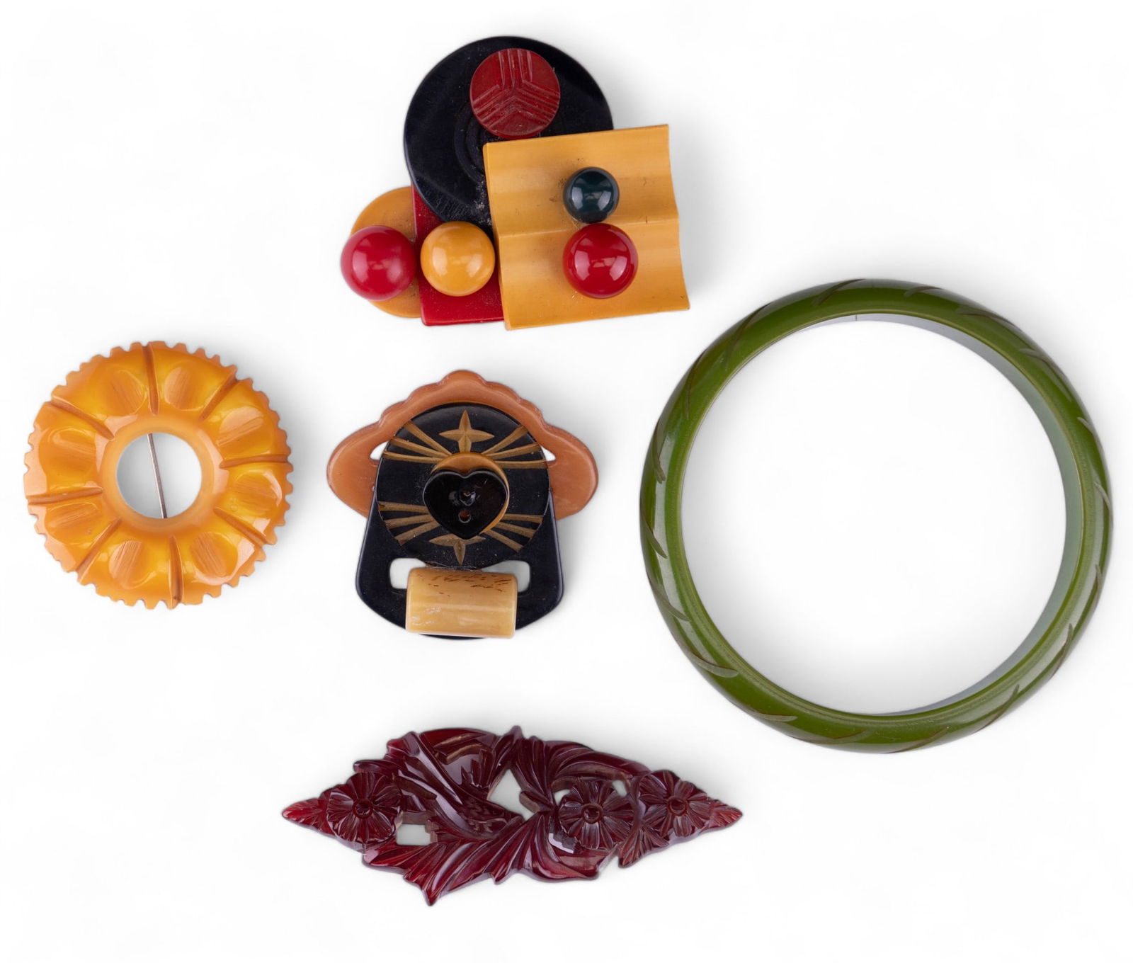 Vintage Estate Bakelite Jewelry: Fine Bakelite jewelry items including early cherry carved bird floral brooch, carved green bangle bracelet, yellow carved brooch and two artisan made pendant brooches made from antique buttons.