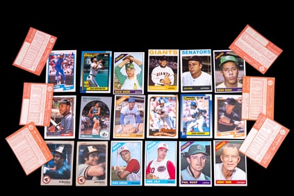 Vintage Topps Baseball Trading Cards (50)