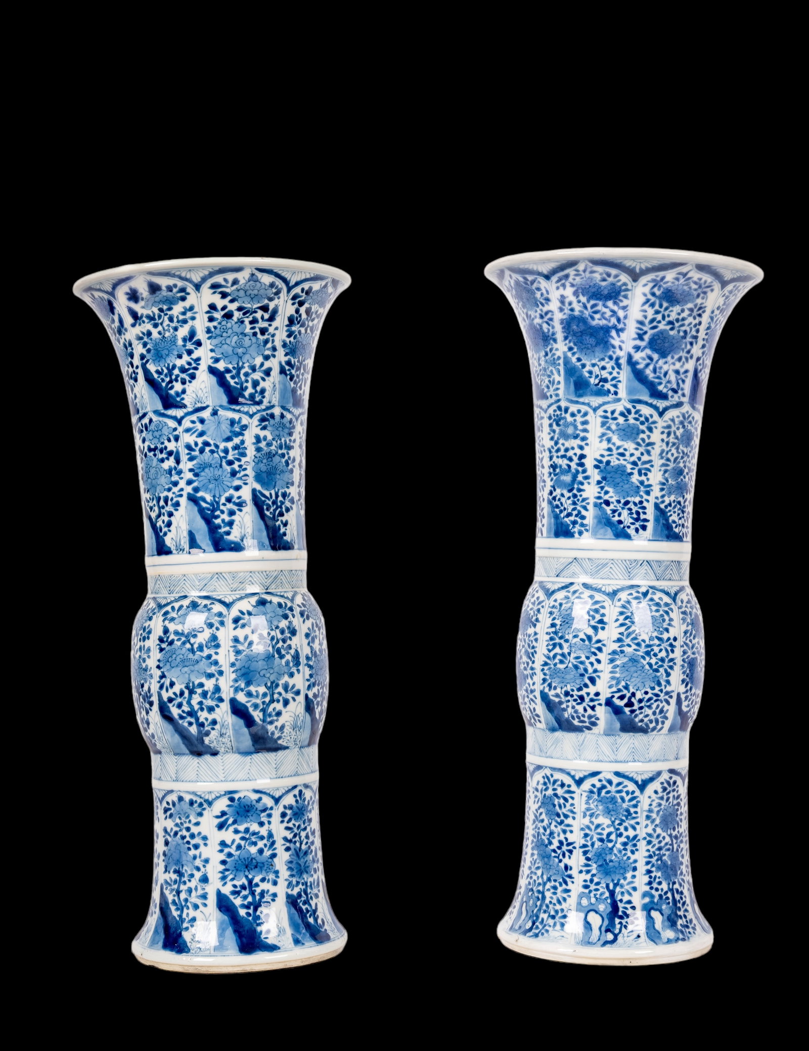 Large Chinese Blue and White Porcelain GU-Form Beakers (1 of 20)