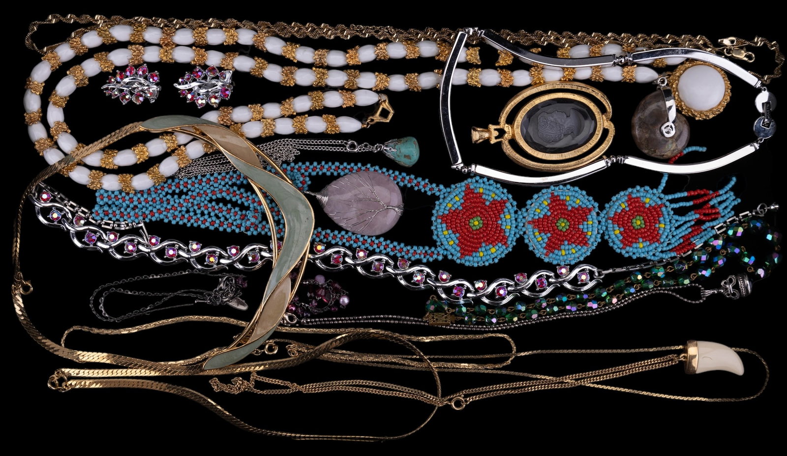 Monet & Other Costume Jewelry: Lot of vintage costume jewelry including one linked silver tone necklace, beaded Native American style necklace (with approx 6" drop), rose quartz tree pendant, and more. Total of 14 necklaces and 3 p