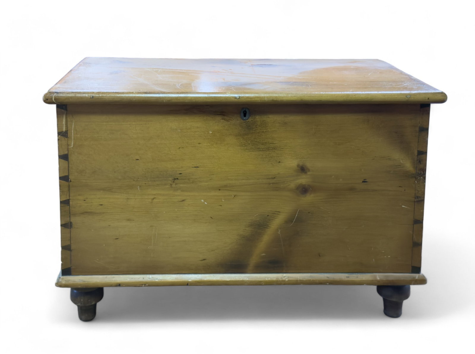 Dovetailed Blanket Chest: Dovetailed Blanket Chest measuring approx. 22 x 34 x 19