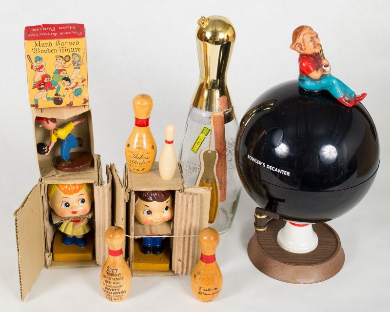Bowling Collection: Vintage bowling and later bowling related items including two 1950s era kissing bowling couple bobbin head figures, bowling ball decanter, bowling pin btl and 1950-60 men's and women's bowling pin awa