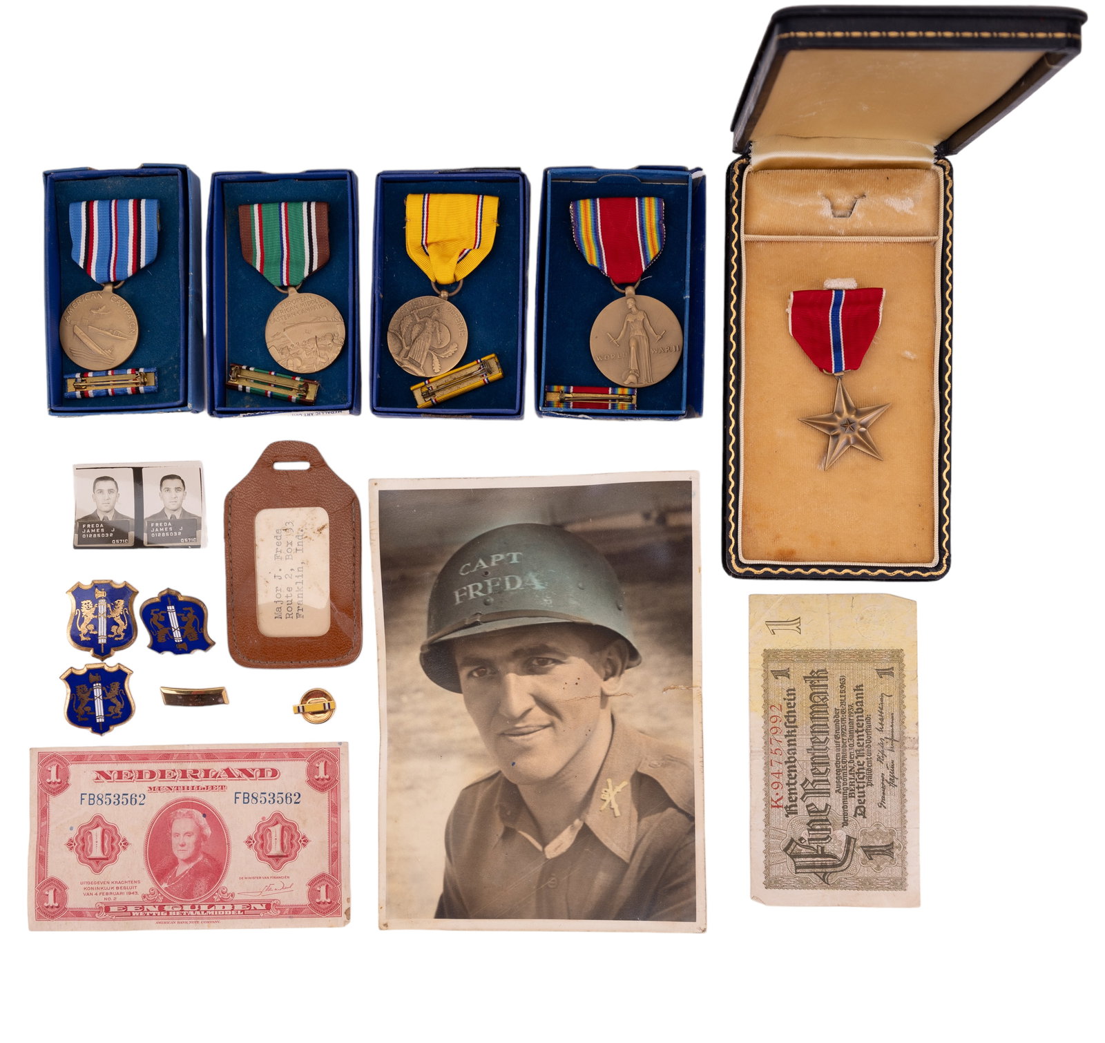 Vintage Militaria, Pins, Medals & Recipient Photos (1 of 9)