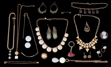 Lisa Violetto Cameo Brooch & Other Branded Jewelry