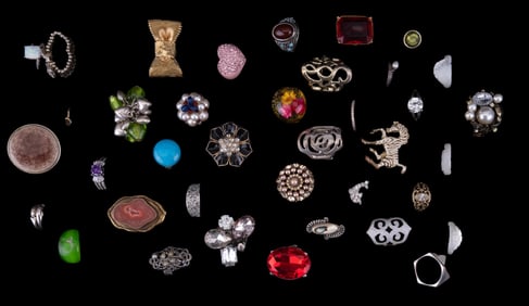 38 Cocktail & Costume Rings