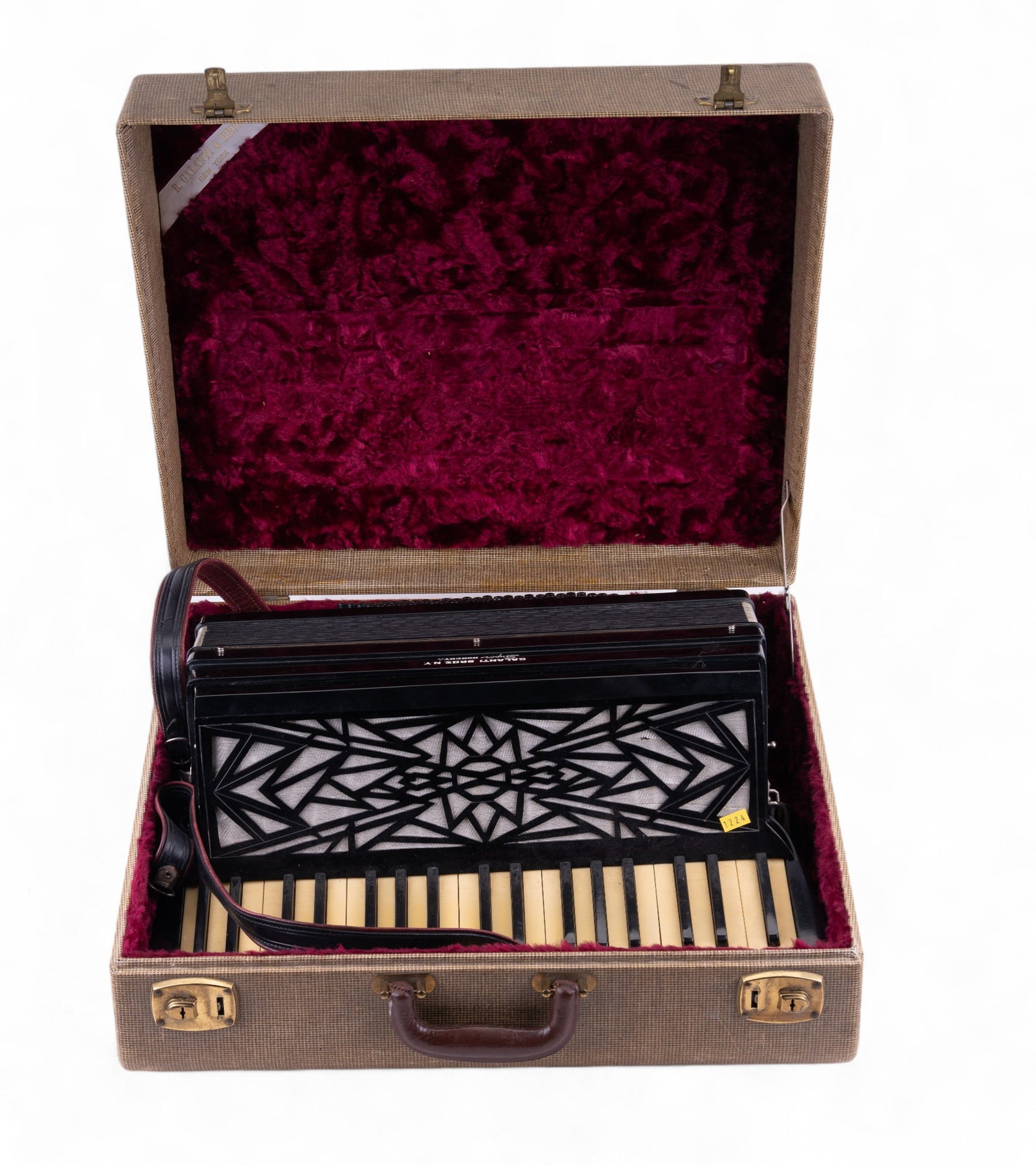 Galanti Bros. N.Y Super Roberta Vintage Accordion: A Galanti Bros. N.Y Super Roberta model accordion, vintage/semi-antique. Accordion is functional, all keys and buttons seem to work. No dry rot or damage was detected inside of bellows. Original case