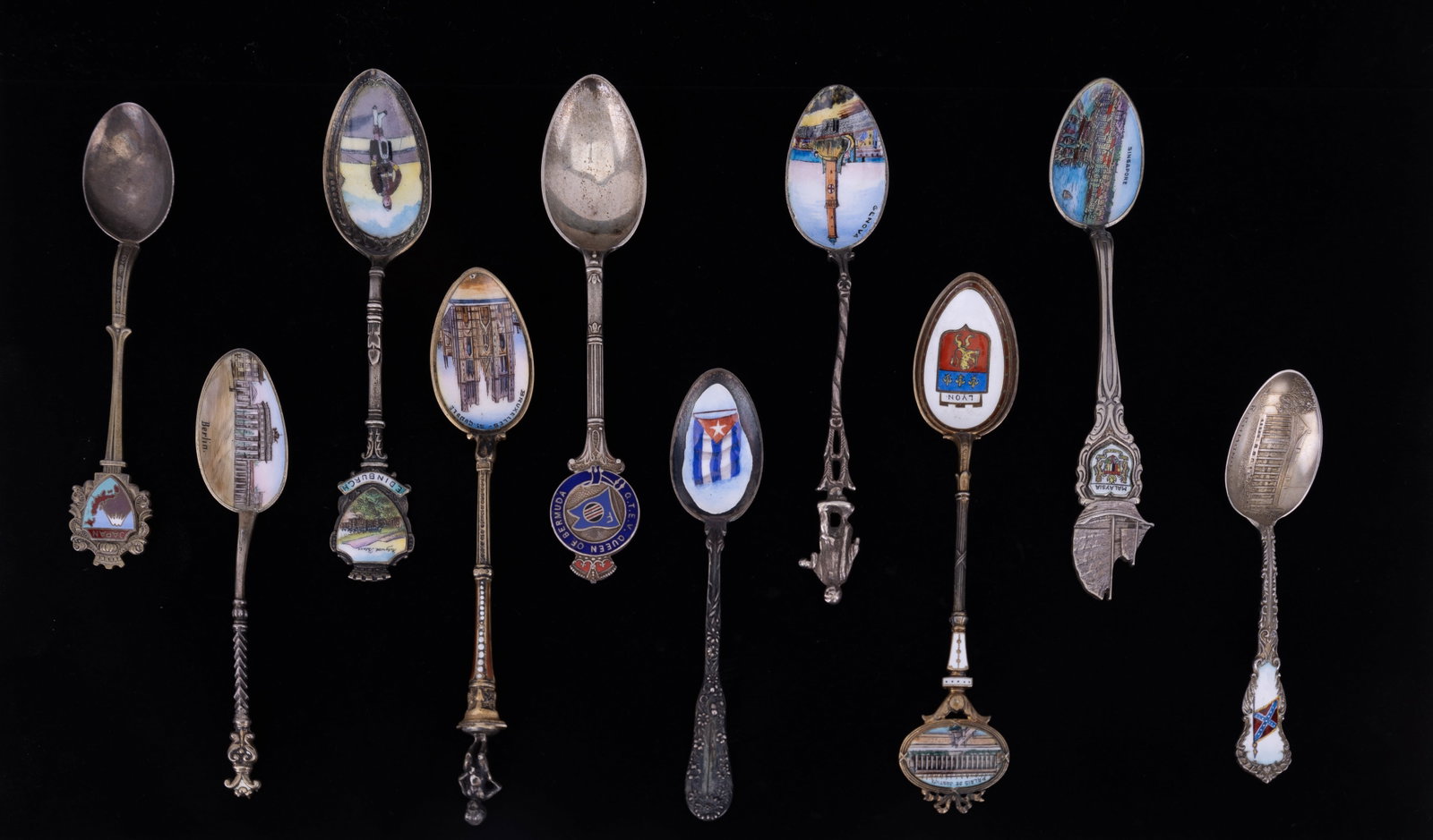 .800 Silver Souvenir Spoons (some Antique): Grouping of .800 silver souvenir spoons from various places such as Malaysia, Edinburgh, Bermuda, Lyon, Cuba, Virginia & more. Total weight of grouping is approx. 141.5 grams.