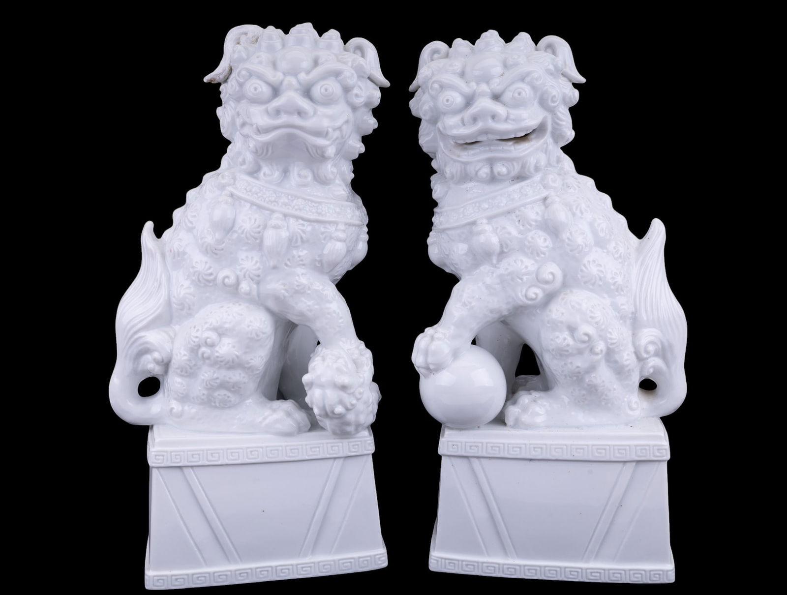 White Porcelain Komainu Foo Dog Statue Pair (1 of 20)