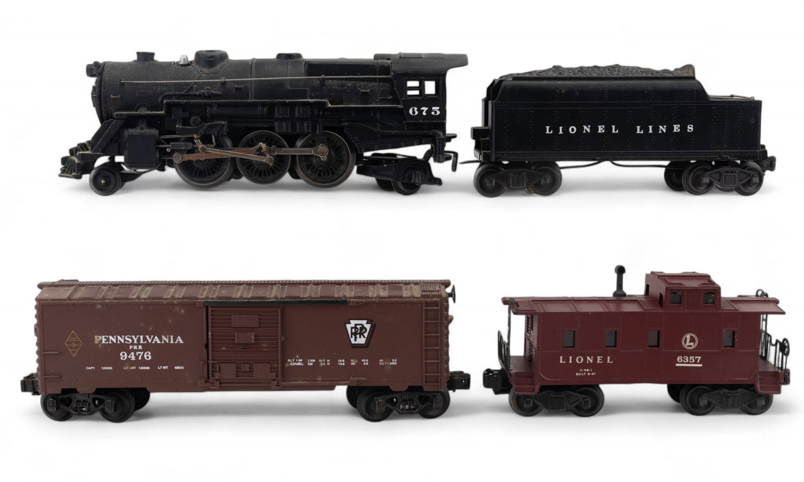 Lionel O Gauge 675 Locomotive w/ Tender + Cars: Lionel O gauge 675 steam locomotive w/ Lionel Lines tender, PRR railroad car, & Lionel 6357 caboose.