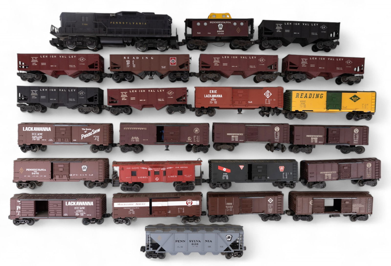 Lionel O Gauge PRR 7166 Diesel + PRR & Other Cars (1 of 17)