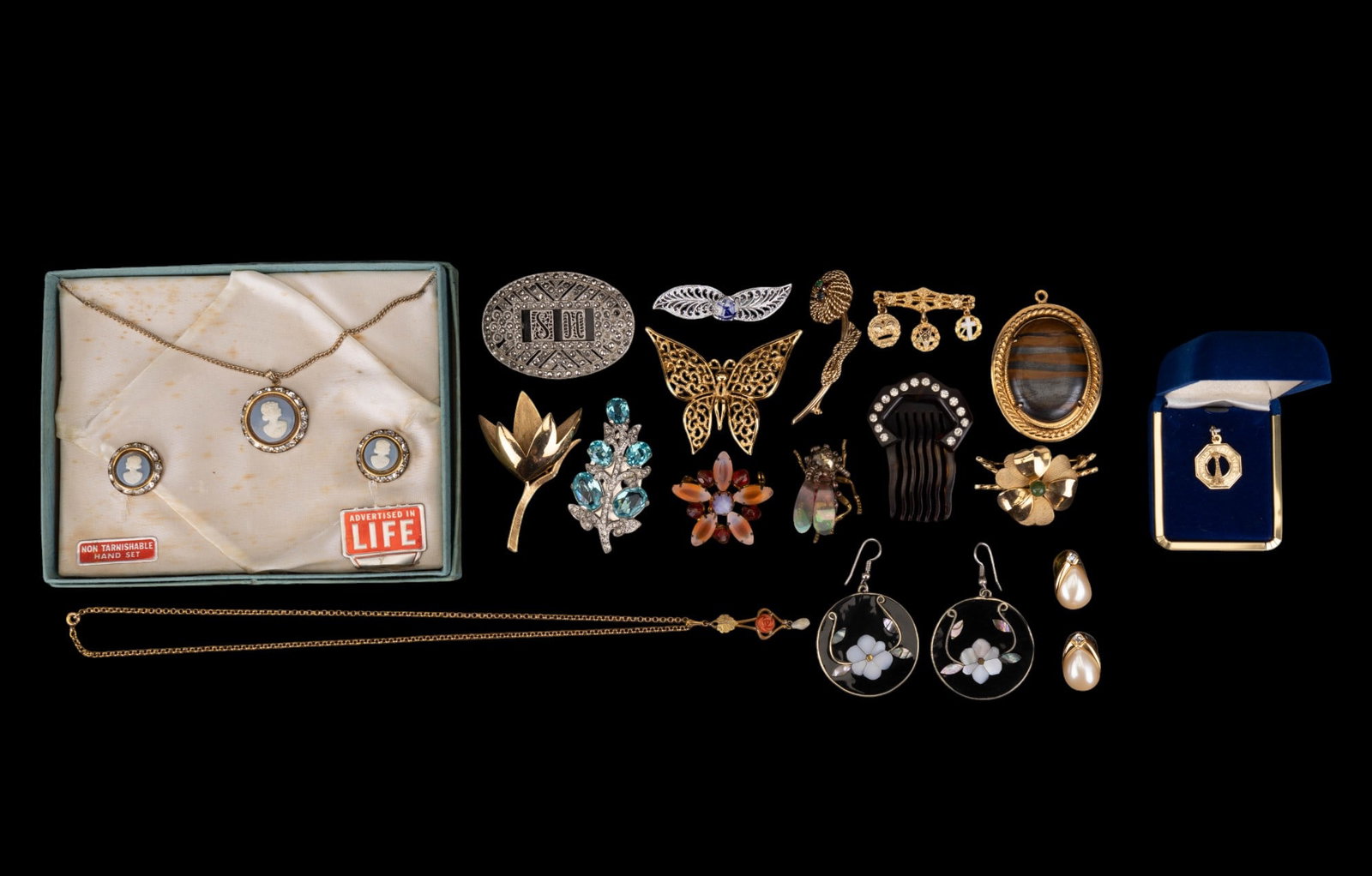 Trifari Brooches, Cameo Jewelry Set, Alpaca Silver (1 of 20)