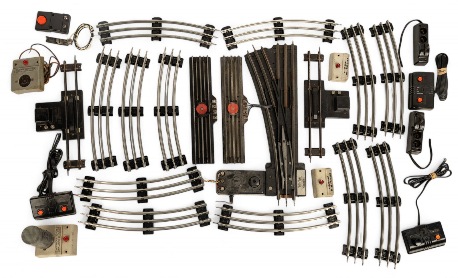 Lionel & American Flyer Whistles, O Track & More (1 of 6)