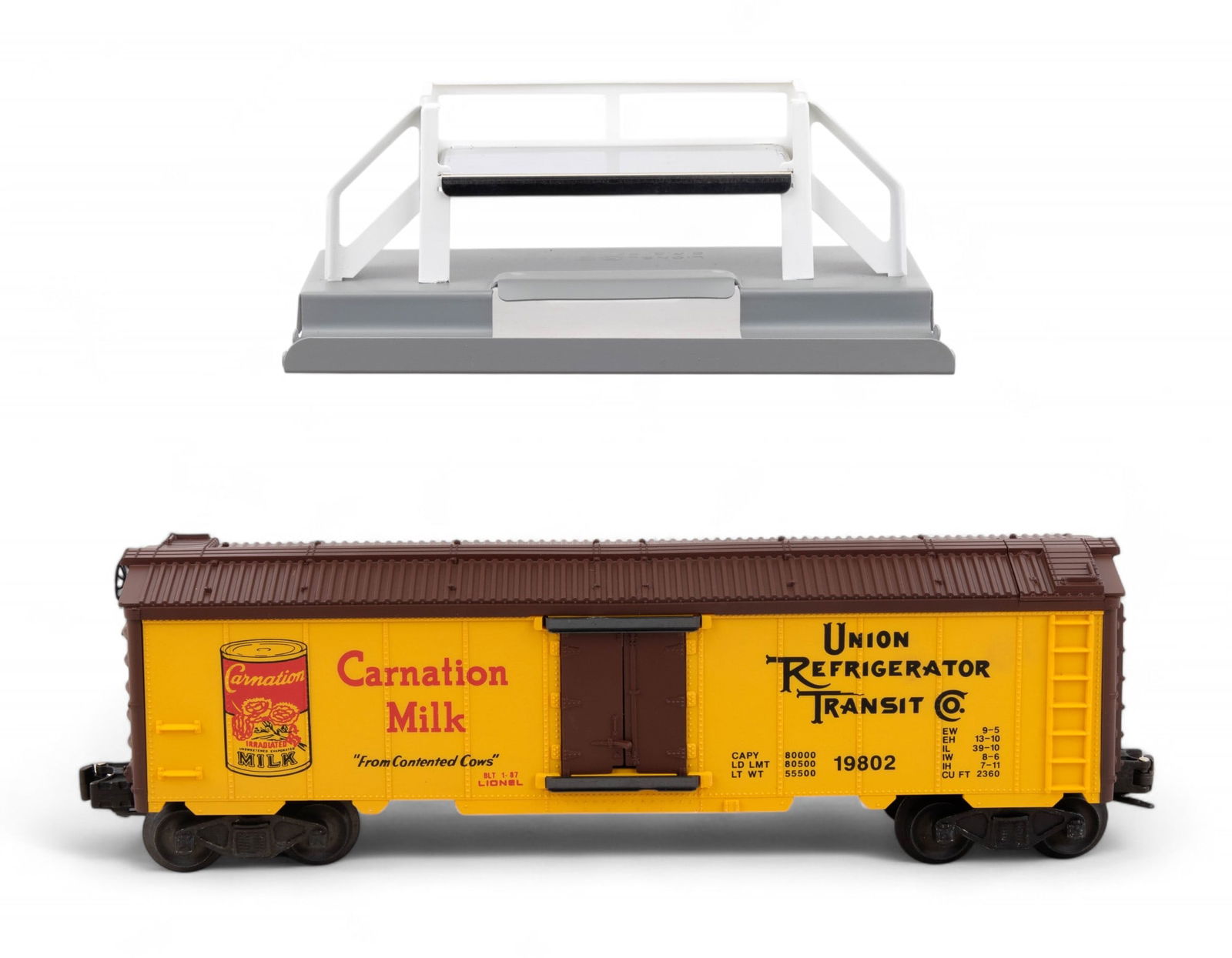 Lionel NIB Operating Carnation Milk Car & Platform (1 of 10)
