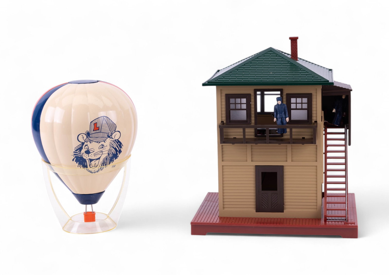 Lionel Operation Switch Tower and Eastwood Balloon: NIB #6-2324 and Lionel Eastwood #423000 Hot Air Balloon.