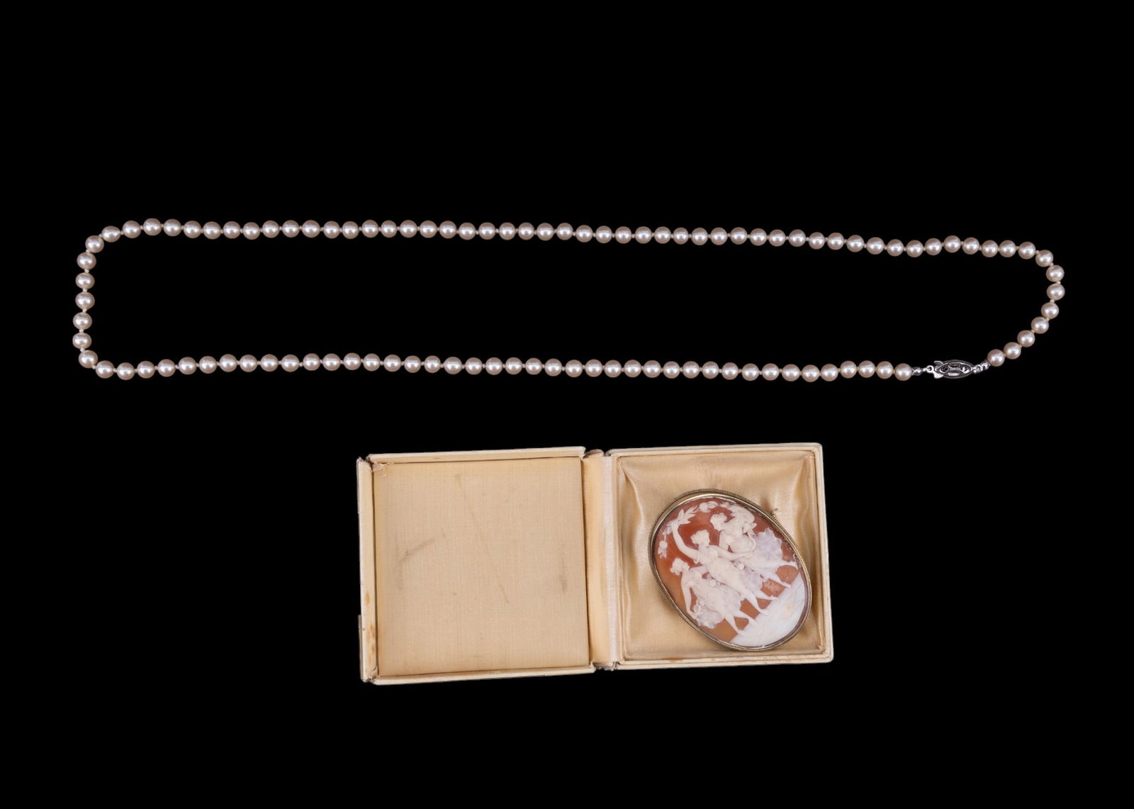 Vintage Cameo and Pearl Necklace (1 of 7)