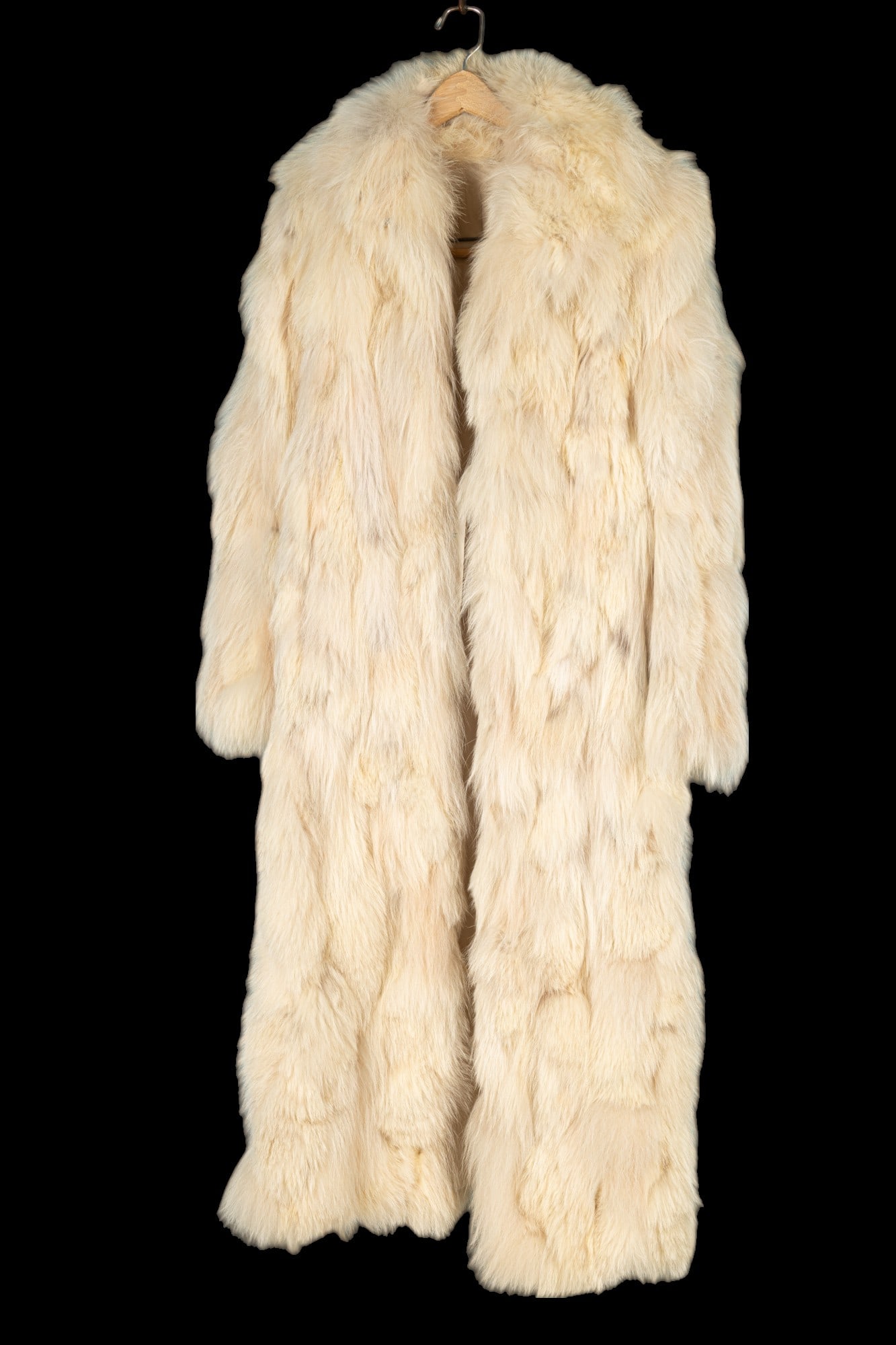 Muscalus Furs Arctic Fox Fur Lady's Coat (Medium): Muscalus Furs arctic fox fur lady's coat meauring approx. 18" shoulder to shoulder, 52" collar to bottom fringe, and 25" sleeve to seam. Estimated to be a lady's medium. Coat in very good condition as