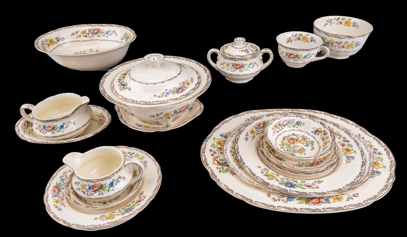 Alfred Meakin Royal Marigold Dinner Service: Alfred Meakin hand painted Royal Marigold china dinner service set in the 'Jerome' pattern, including pieces such as 12 soup bowls 12 salad plates, 12 fruit bowls, 14 bread plates, 14 dinner plates, 1