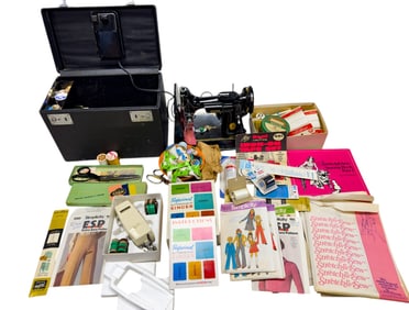 Singer Featherweight Sewing Machine & Notions
