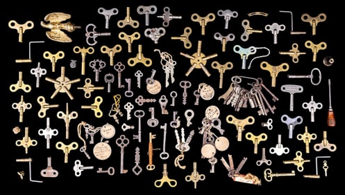 Vintage Brass Clock & Skeleton Keys (100+)