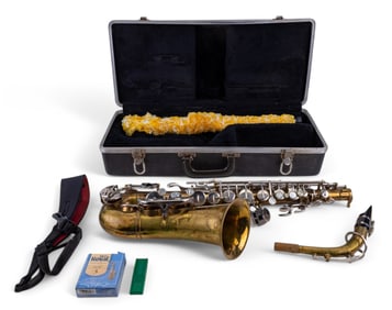 Alto Saxophone The Selmer Co. Bundy II w/ Case