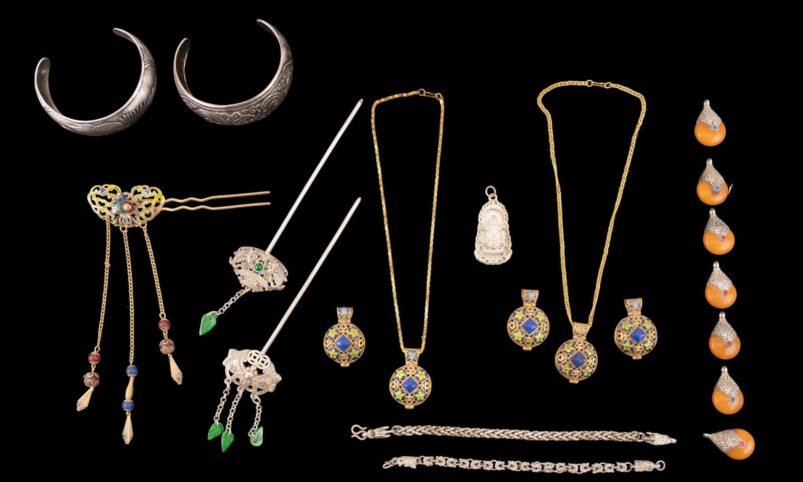 Chinese / Chinese-Style Costume Jewelry Collection: Collection of 20 pieces of Chinese or Chinese-style costume jewelry including a silver tone Guanyin pendant, 2 different silver tone dragon chain bracelets, a silver tone feng shui bat hat pin w/ gree